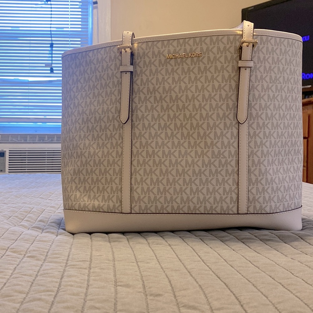 large micheal kors jet set zipper tote